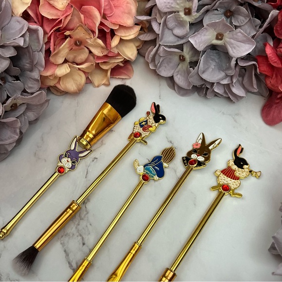 Alice in Wonderland Gold 5 Piece Makeup Brush Set - Picture 10 of 16